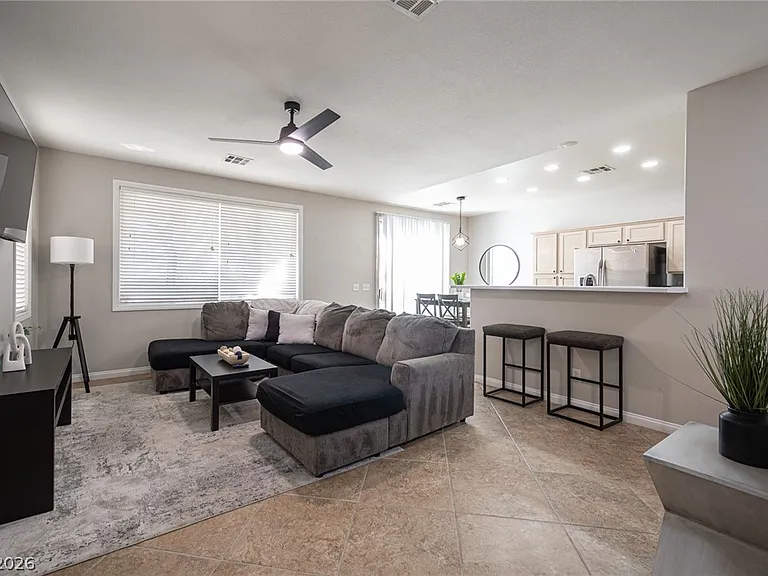 641 Solitude Point Ave — Photo 2