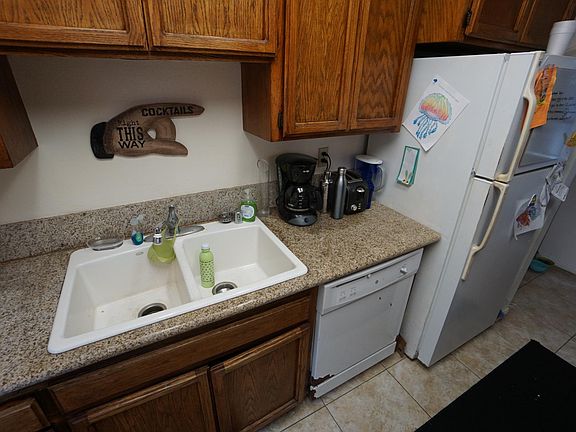5th image of 966 Thomas Ave