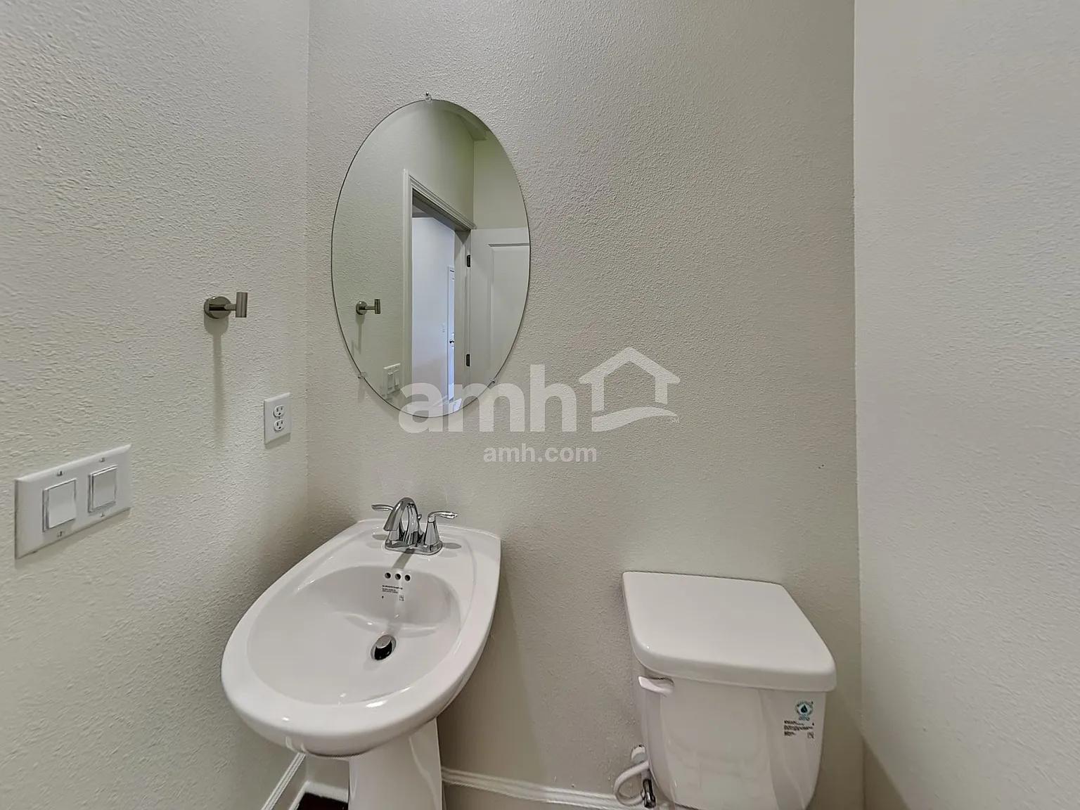 4 bed, 2.5 bath, 2078 sqft, $2,425 — Photo 4