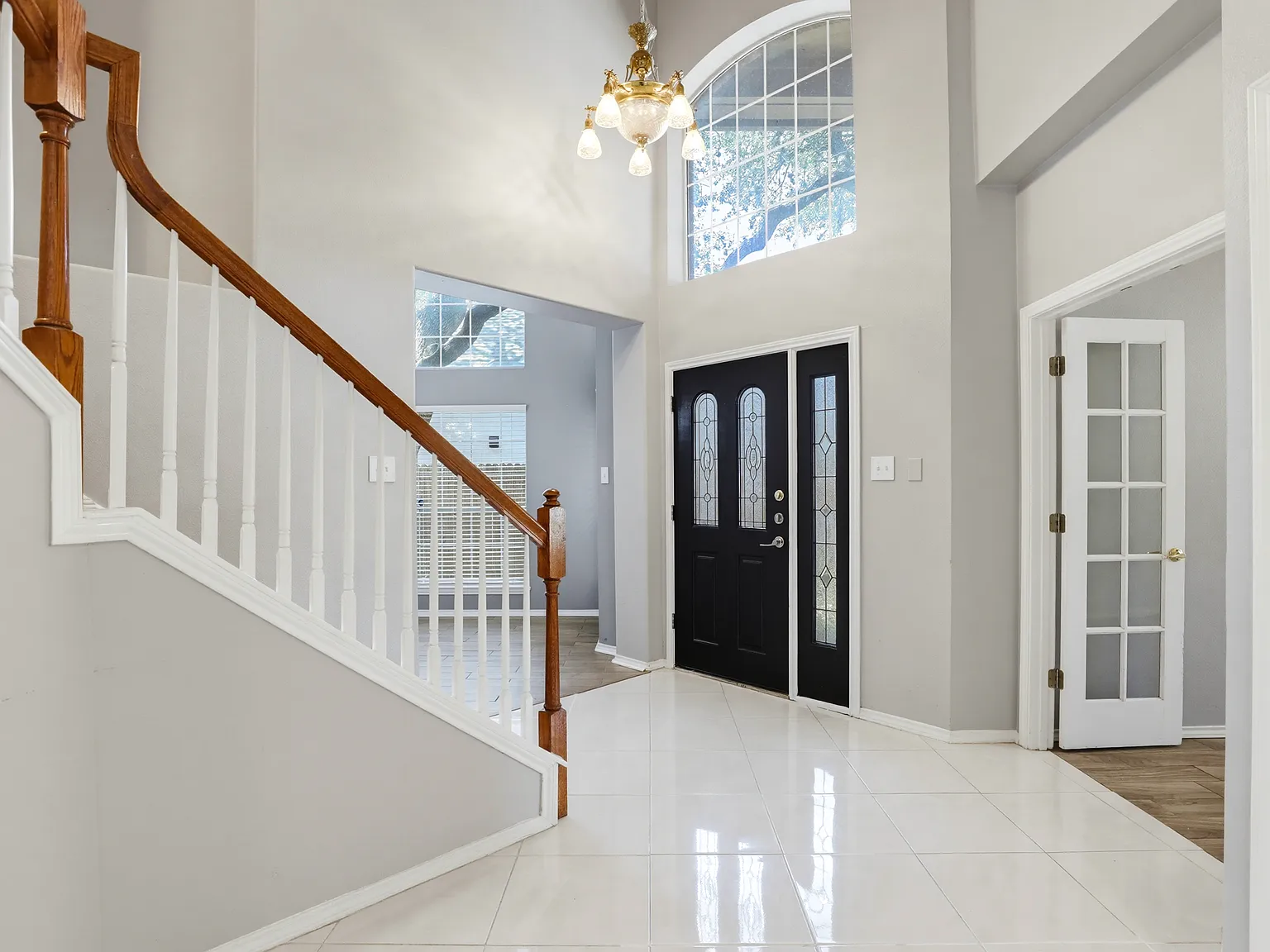 4 bed, 2.5 bath, 2640 sqft, $2,750 — Photo 4