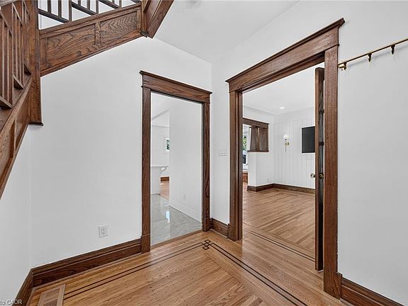 5th image of 229 Park Row S