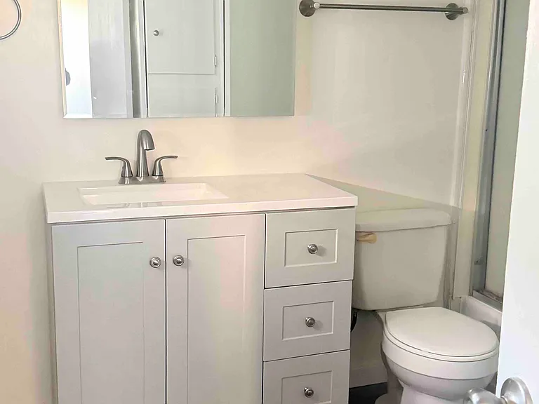 6110 Vineland Ave — Photo 5