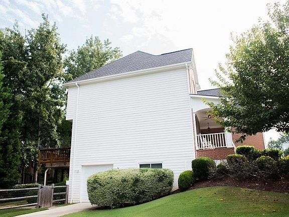 5th image of 555 Oak Alley Way