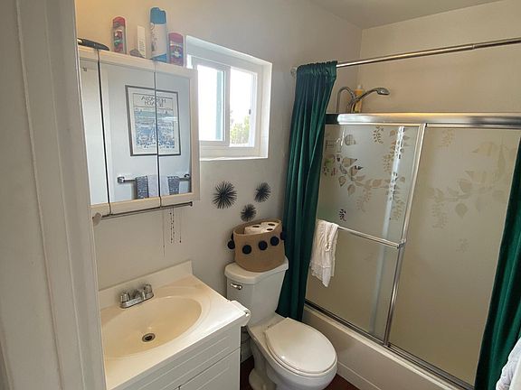 4th image of 440 8th St APT 6