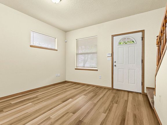 2nd image of 4832-4924 NE Lombard St