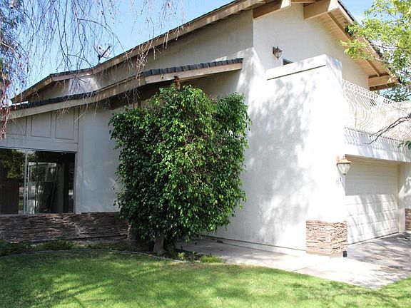 2nd image of 1923 Willow Tree Ct