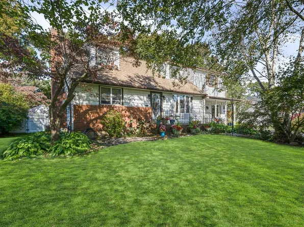 239 Curtin Ave, West Islip, NY 11795