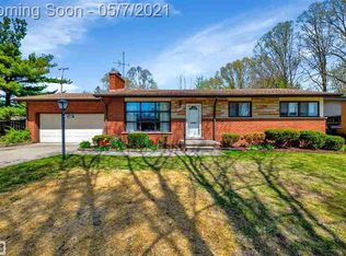 21181 Gordon Rd, Saint Clair Shores, MI 48081