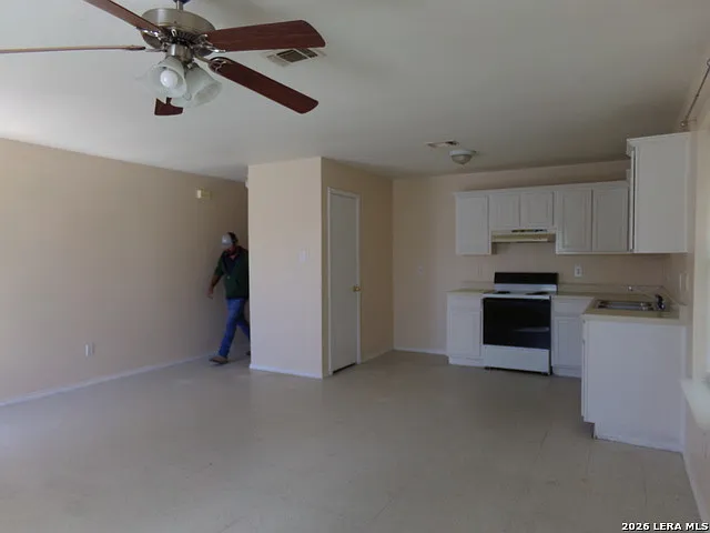 9228 Balboa Port — Photo 5