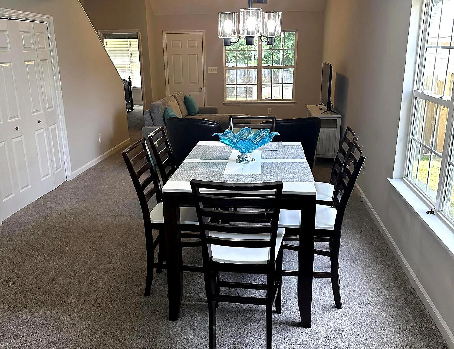 3 bed, 2.0 bath, 1472 sqft, $2,000 — Photo 3