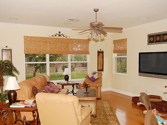 4th image of 2422 Butterfly Palm Dr