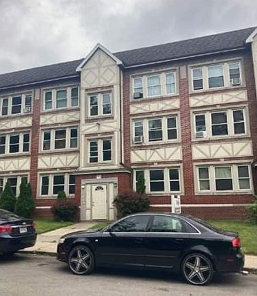 2nd image of 1874 Marloes Ave #17