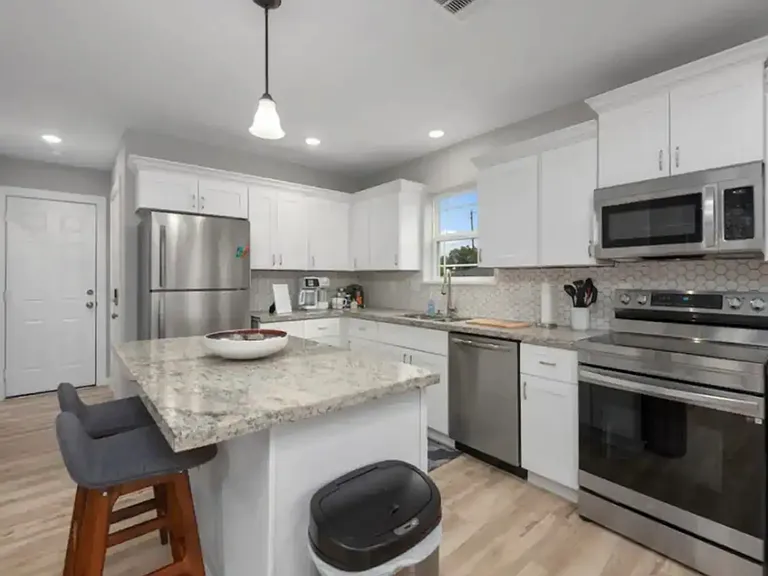 3505 Wyrick St — Photo 2
