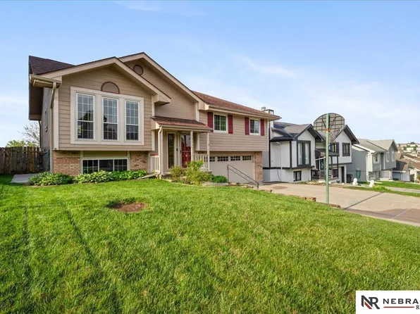 8261 Read St, Omaha, NE 68122