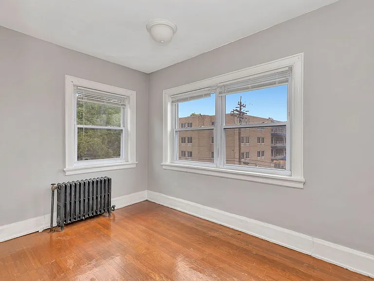 Historical Apartments l Oak St — Photo 30