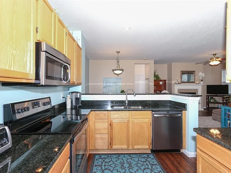 7545 Mansion Cir — Photo 10