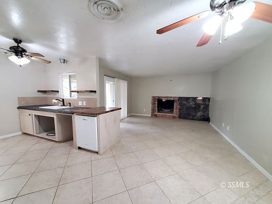 3rd image of 618 W Las Flores Ave