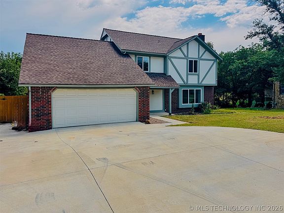 3rd image of 2502 W Driftwood Dr