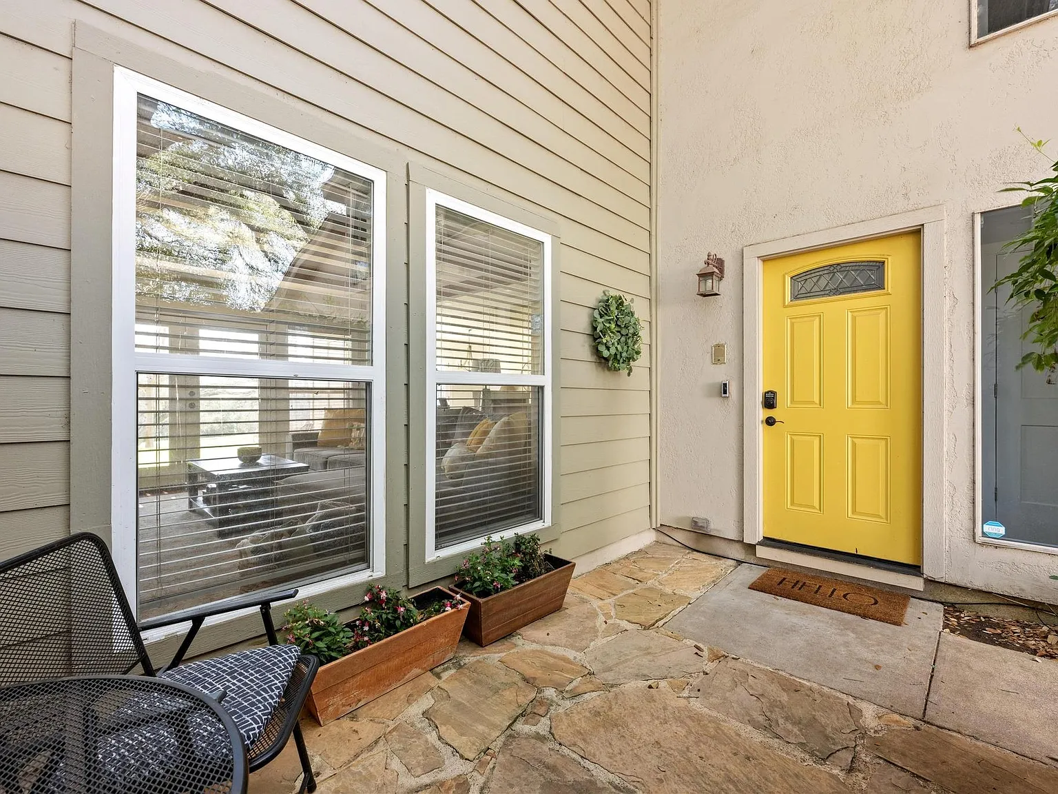 3 bed, 2.0 bath, 2130 sqft, $2,600 — Photo 4