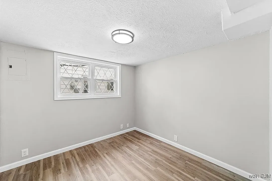 3 bed, 888 sqft, $1,070 — Photo 3