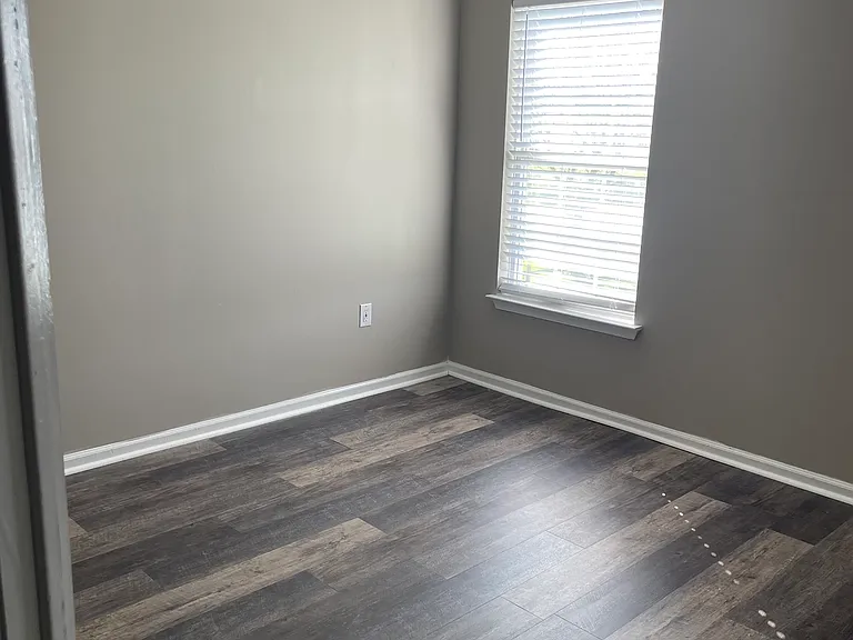 435 Park Ave — Photo 9