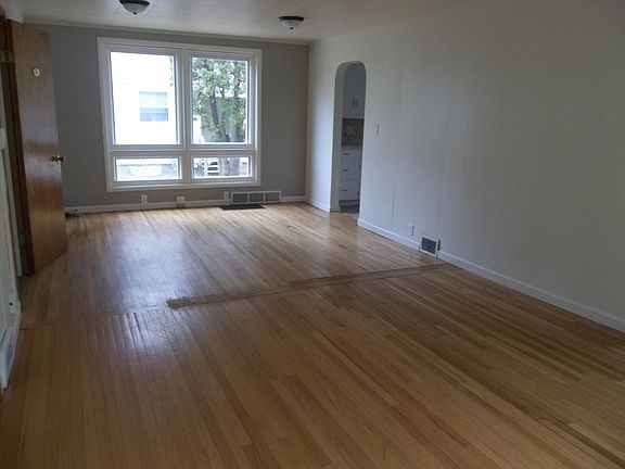 Living room/ dining room