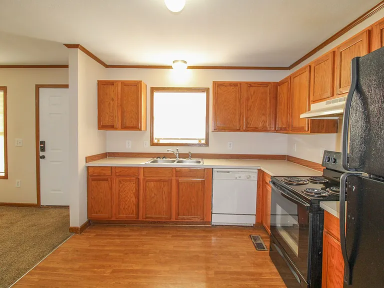 130 Meadows Ln — Photo 9