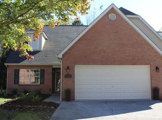 2710 Knob Creek Ln, Knoxville, TN 37912