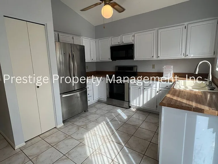 9780 E Sunburst Dr — Photo 1