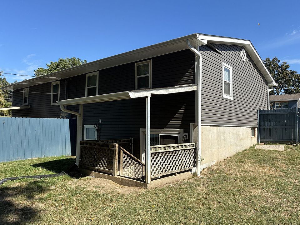 2nd image of 123 Redwood Rd