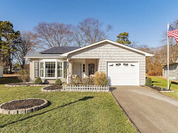 3rd image of 15 Piedmont Ct