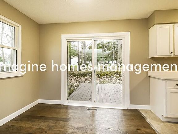 4th image of 1208 Briardale Ct