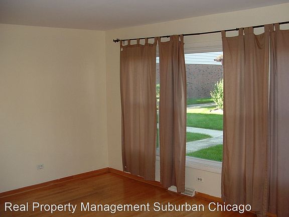 5th image of 221 Frederick Pl