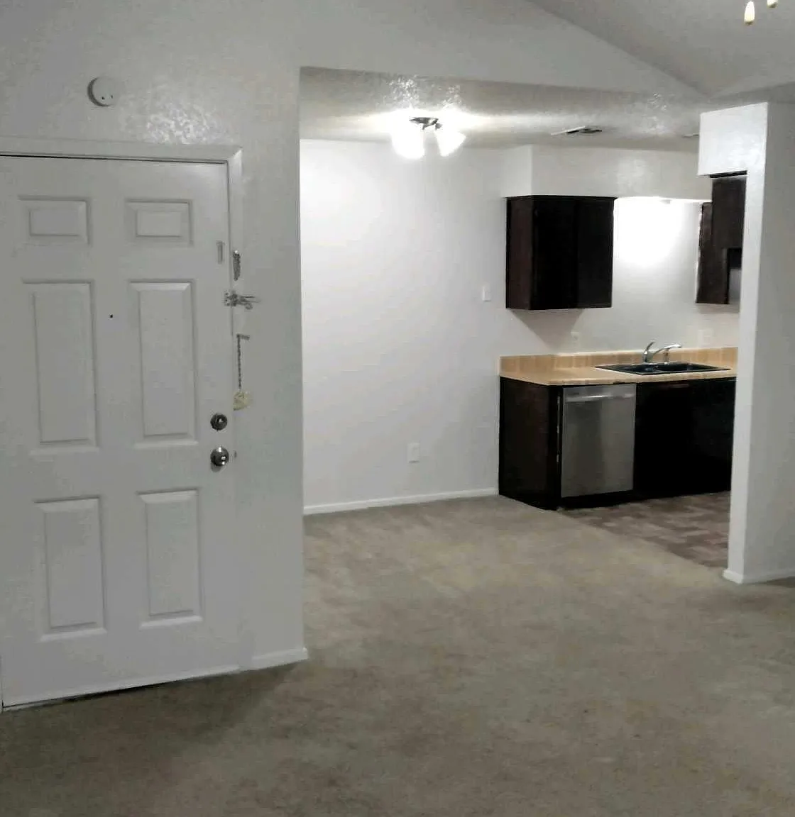 2 bed, 1077 sqft, $1,495 — Photo 1