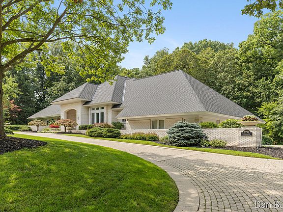 3rd image of 5999 Hillsborough Ct SW