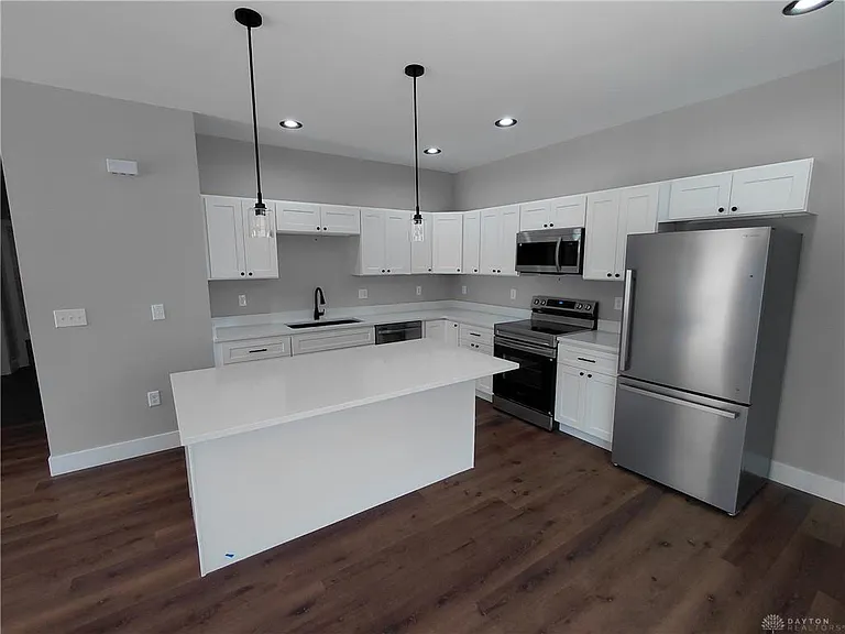 715 Walker St — Photo 1