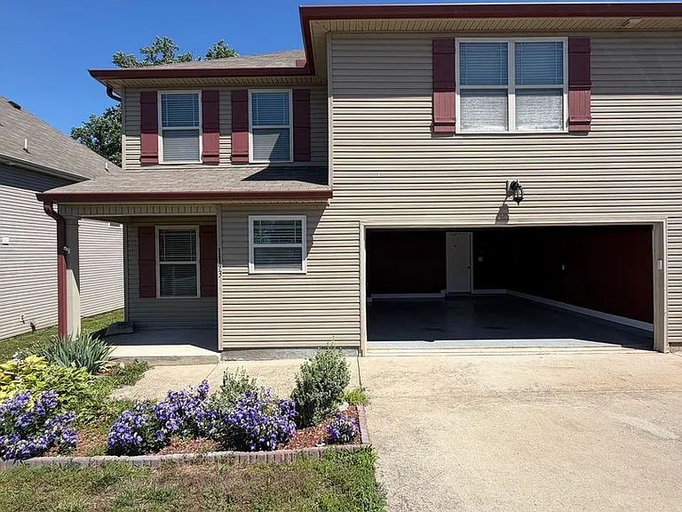 1193 Henry Place Blvd — Photo 2