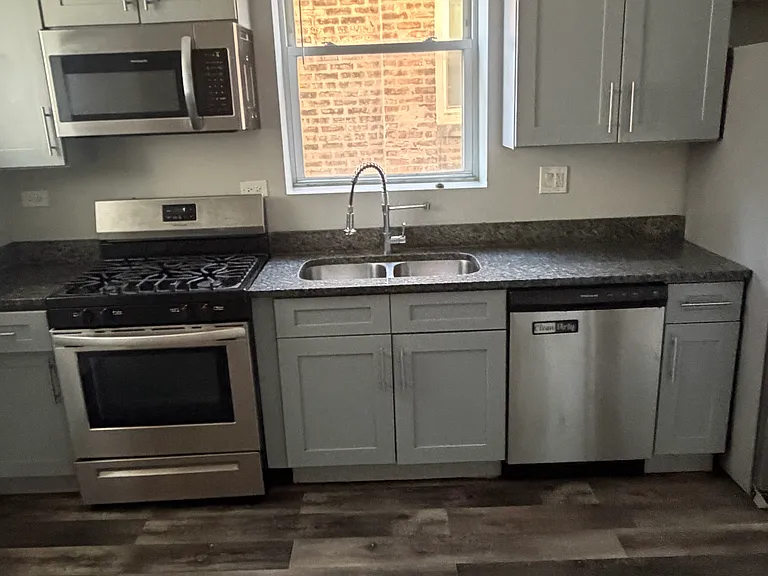619 E 60th St #2 — Photo 10