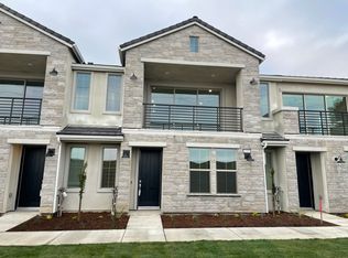 10989 N Blackberry Dr, Fresno, CA 93730