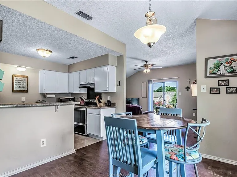 400 Fall Cir #C — Photo 3