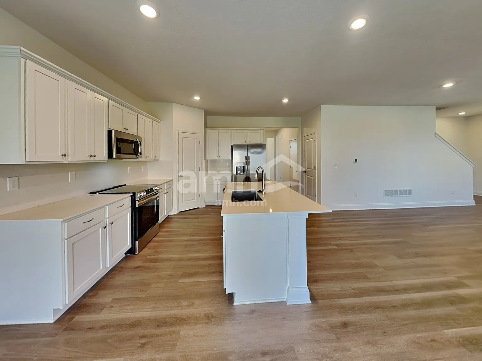 4 bed, 2.5 bath, 2293 sqft, $2,795 — Photo 3