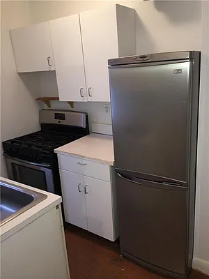 Rented by Domus Realty | media 10