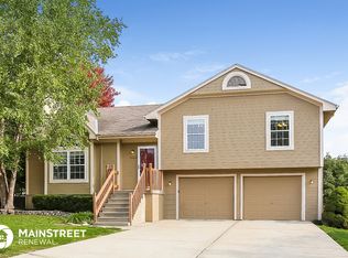 1304 White Oak Pl, Pleasant Hill, MO 64080