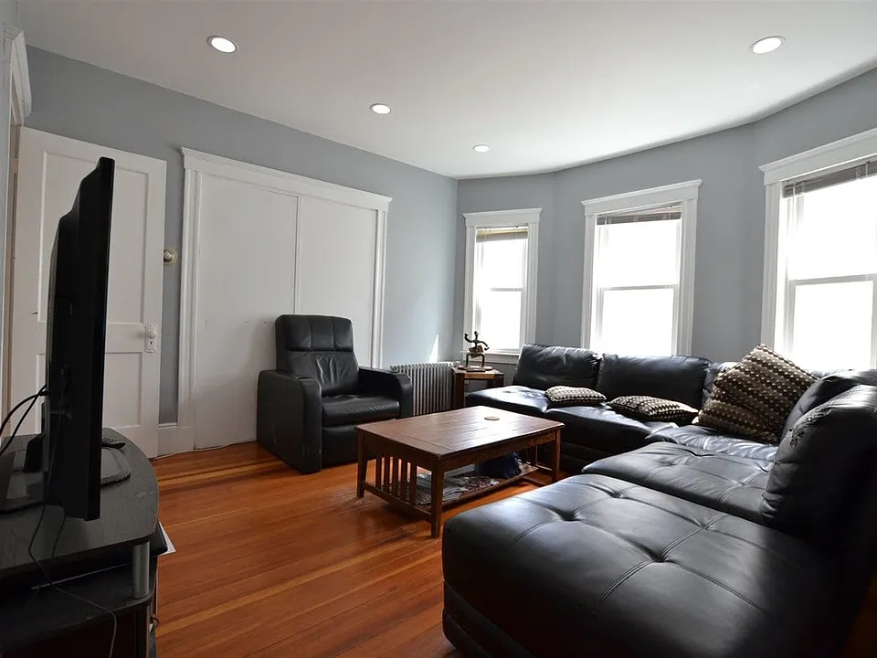 18 Hunnewell Ave #2