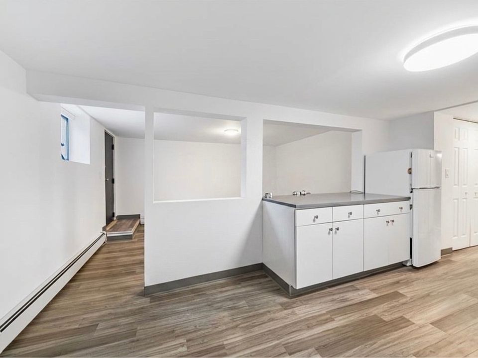 2nd image of 830 Quincy Ave #1B