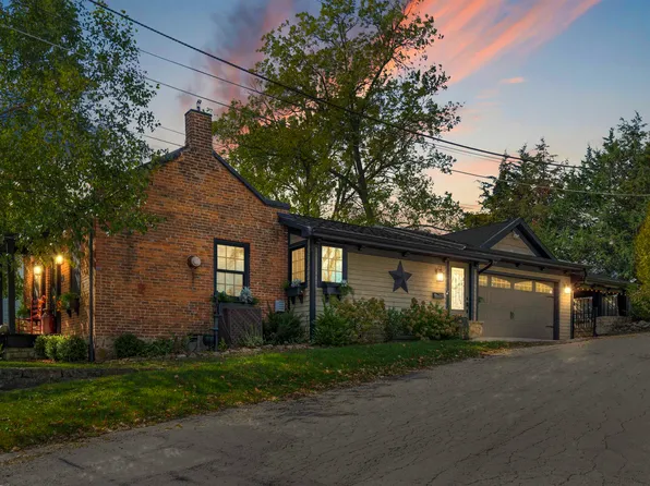 213 S Hickory St, Galena, IL 61036