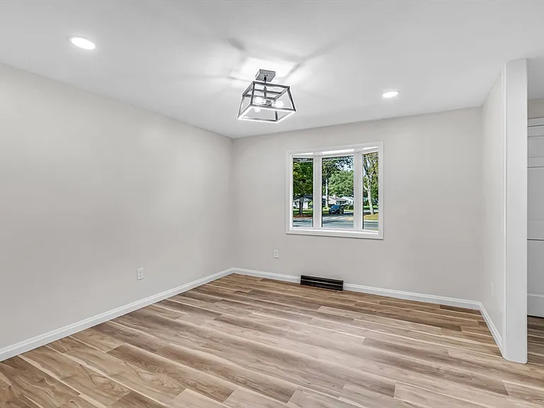 557 Maple Rd #1 — Photo 19
