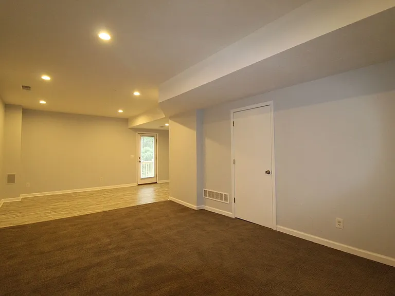 3733 Thompson Cir — Photo 25