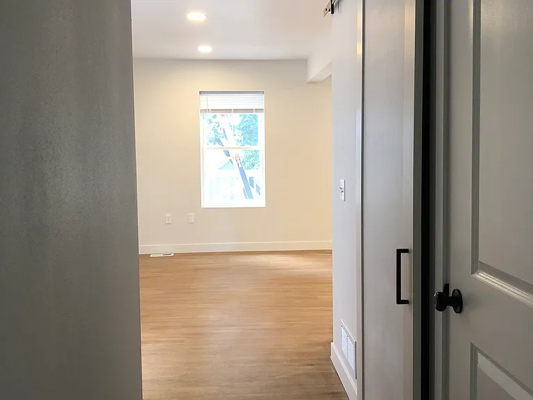 307 E Jefferson St #LOWER — Photo 12