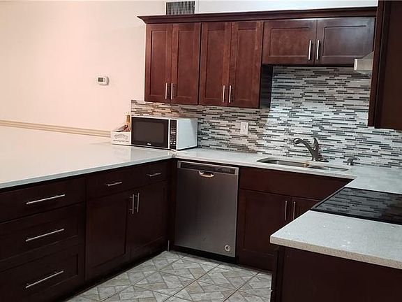3rd image of 2610 Royalty Dr